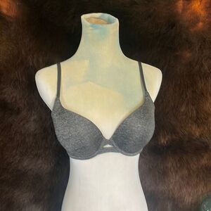 Victoria’s Secret bra 32D (800)